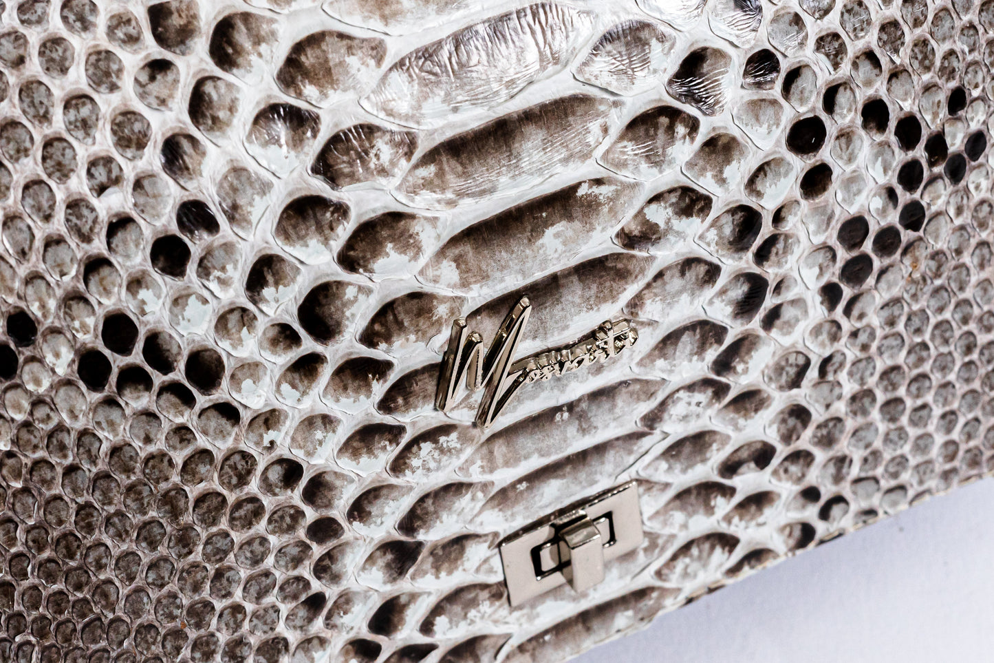 MOSVARTI Bolso Crossbody 🐍 (blanco)