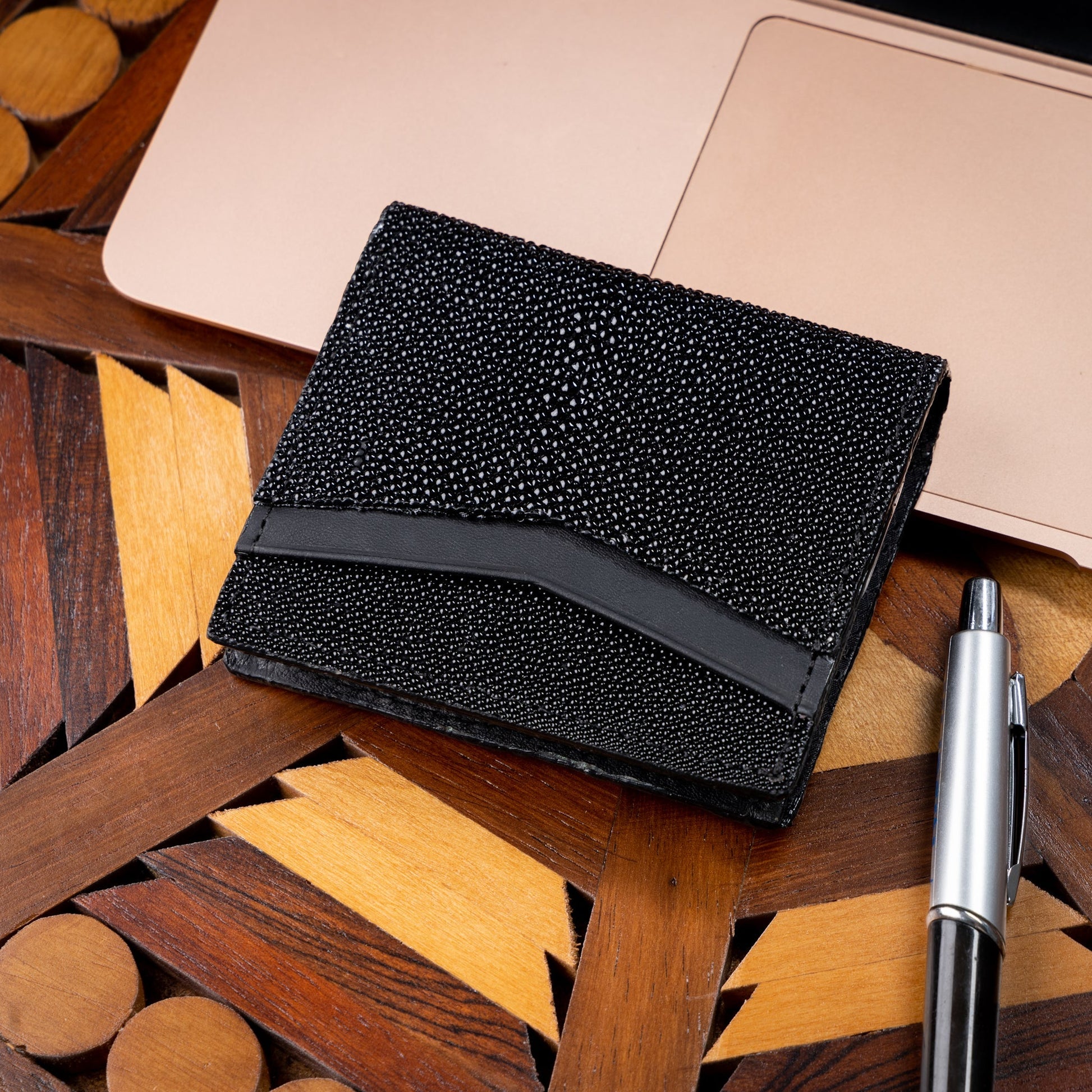 MOSVARTI Billeteras y clips para billetes Cartera vertical de cuero con piel exótica y tecnología RFID Mod Azteca (Mantarraya )