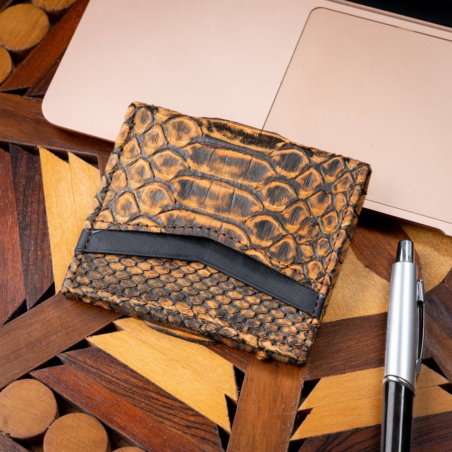 MOSVARTI Billeteras y clips para billetes Cartera vertical de cuero con piel exótica y tecnología RFID Mod Azteca (Pitón paja)