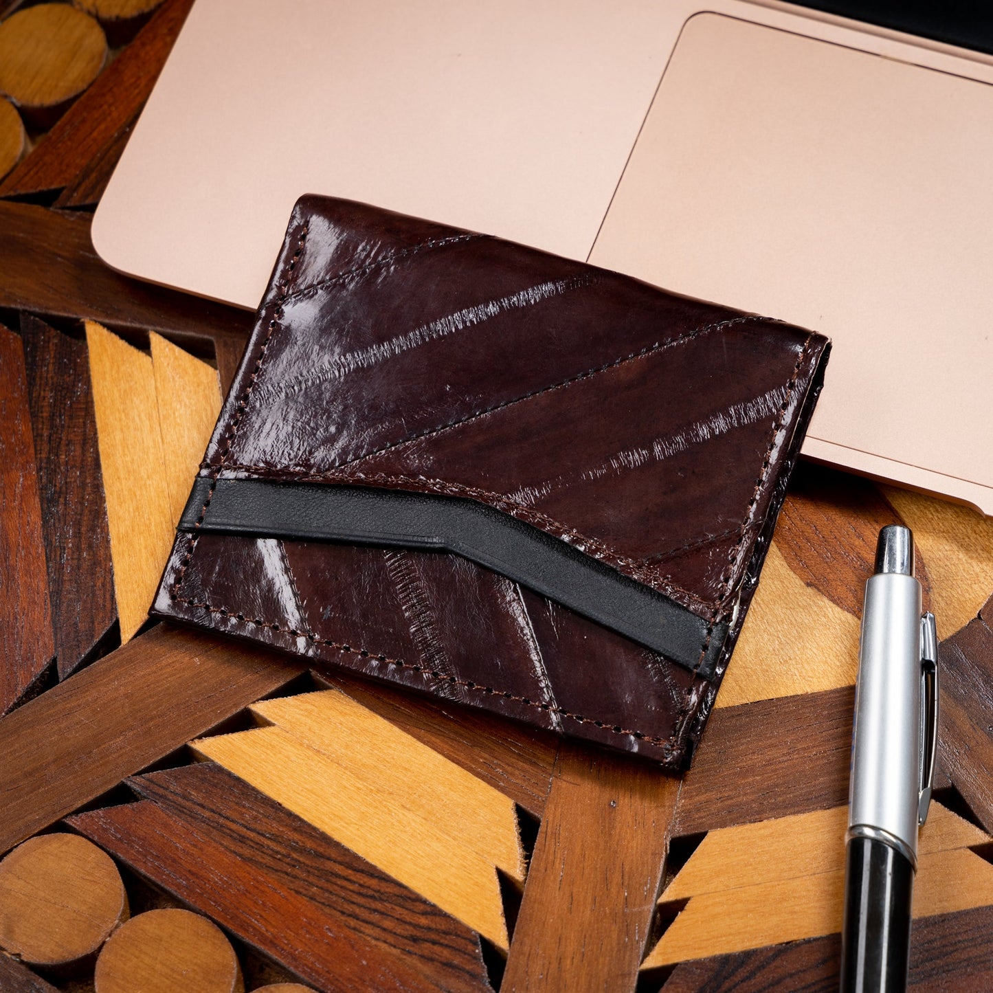 MOSVARTI Billeteras y clips para billetes Copia de Cartera vertical de cuero con piel exótica y tecnología RFID Mod Azteca (Anguila Anguila)